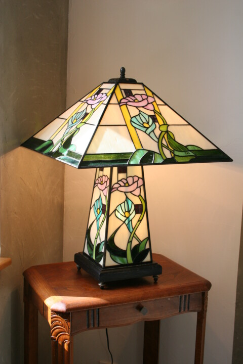 Artisanat intitulée "Lampe Art Nouveau V…" par Catherine Vidal (Lumière et Vitrail), Œuvre d'art originale