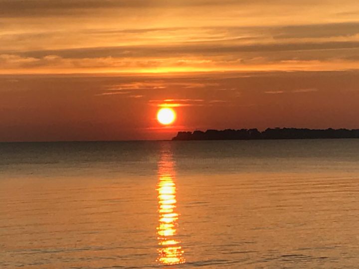 Photographie intitulée "COUCHER DE SOLEIL" par Cathou-Bazec, Œuvre d'art originale