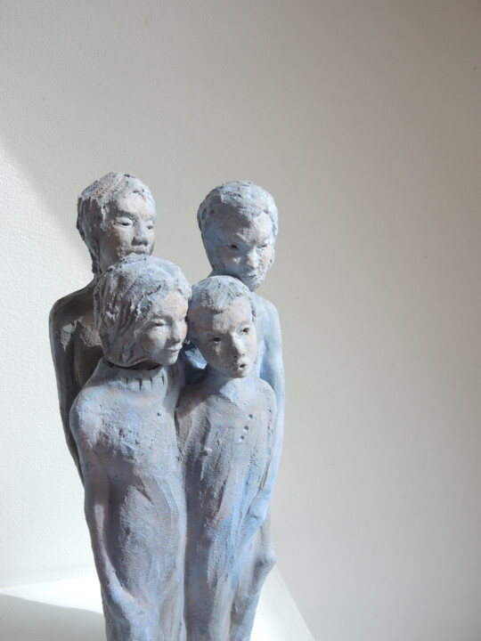 Scultura intitolato "En Famille - Sculpt…" da Catherine Zivi, Opera d'arte originale, Terracotta