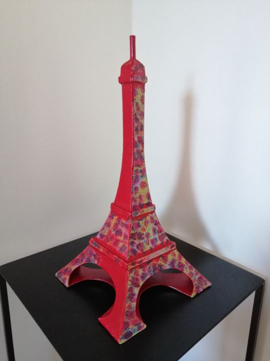 Sculpture titled "Miss Eiffel" by Carole Carpier, Original Artwork, Acrylic