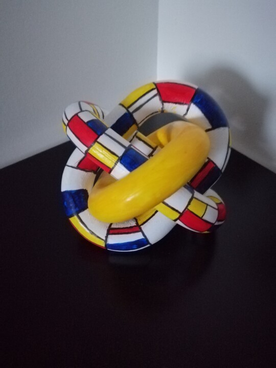 Scultura intitolato "Mondrian bow" da Carole Carpier, Opera d'arte originale, Legno