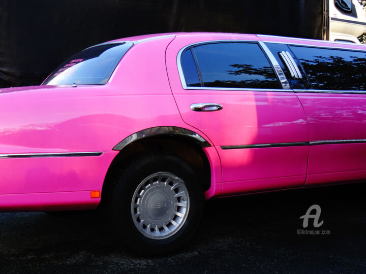 Fotografia intitolato "L Pink limousine" da Cédric Hajiji, Opera d'arte originale, Fotografia digitale