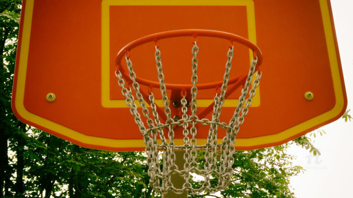 Photographie intitulée "Looking a basket ba…" par Cédric Hajiji, Œuvre d'art originale, Photographie manipulée