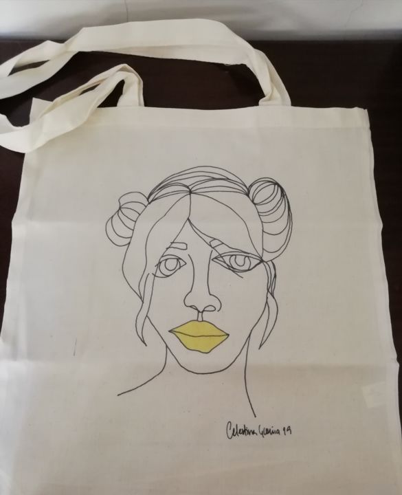 Artesanato intitulada "She tote bags" por Tina J. Garcia, Obras de arte originais