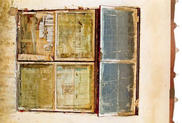 Fotografia intitulada "old window" por Celsi, Obras de arte originais