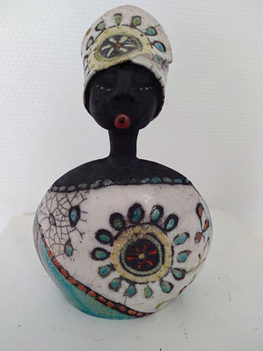 Sculpture intitulée "Doudou africaine gr…" par Sandrine Sueres, Œuvre d'art originale, Céramique