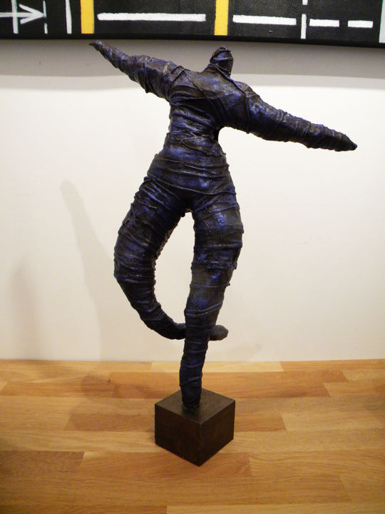Скульптура под названием "Alyzée" - Cerise, Подлинное произведение искусства, Смола