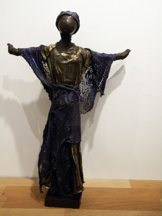Скульптура под названием "Nina" - Cerise, Подлинное произведение искусства, Терракота