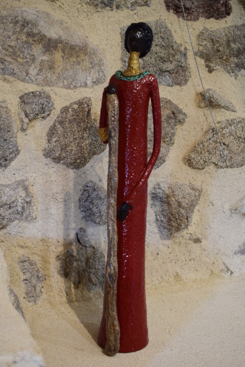 Sculpture titled "PELERIN" by Chantal Lissonnet, Original Artwork, Paper maché