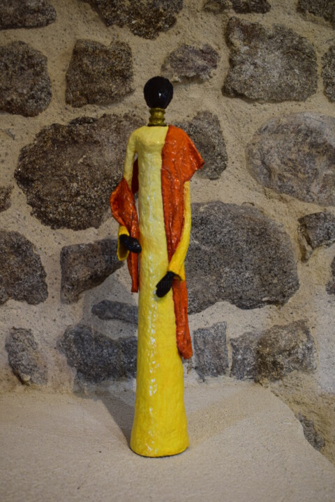 Sculpture titled "SARAH" by Chantal Lissonnet, Original Artwork, Paper maché