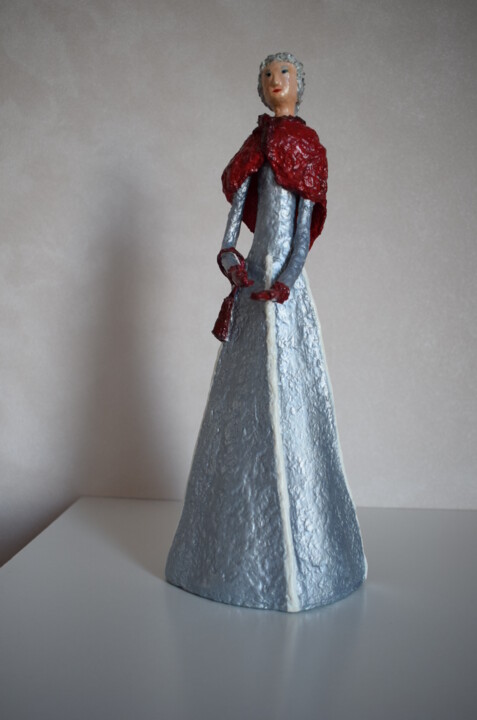 Sculpture titled "MAMIE ARGENTEE" by Chantal Lissonnet, Original Artwork, Paper maché
