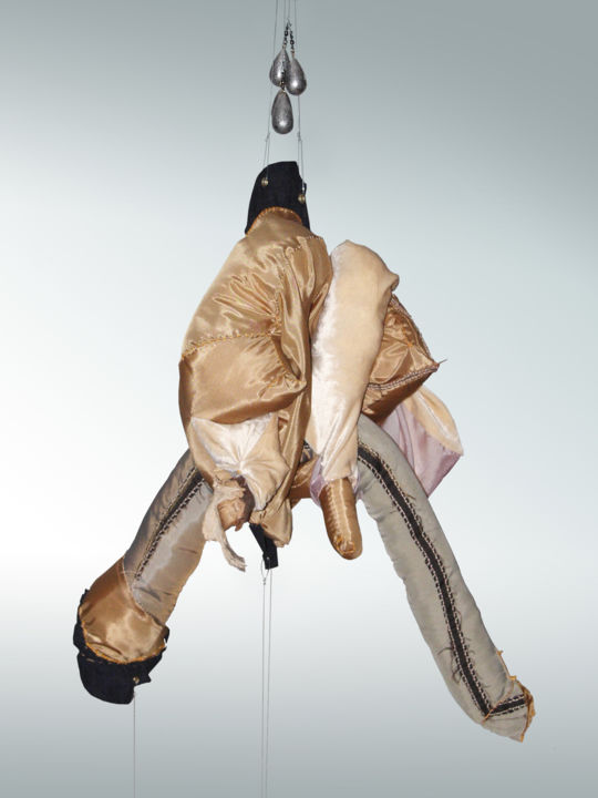 Skulptur mit dem Titel "A tire l'arigot..." von Chantal Tichit, Original-Kunstwerk, Stoff