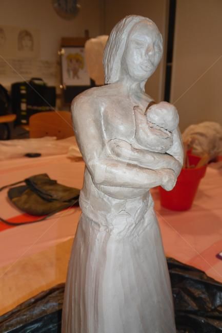 Sculpture titled "La femme et l'enfant" by Chantal Le Mesle, Original Artwork, Terra cotta