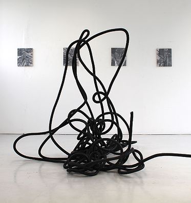 Skulptur mit dem Titel "Lavori in corso" von Charles Noir, Original-Kunstwerk, Kunststoff