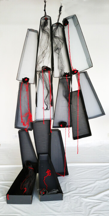 Sculpture intitulée "Lagrimas de sangre" par Chary Hilu, Œuvre d'art originale, Papier
