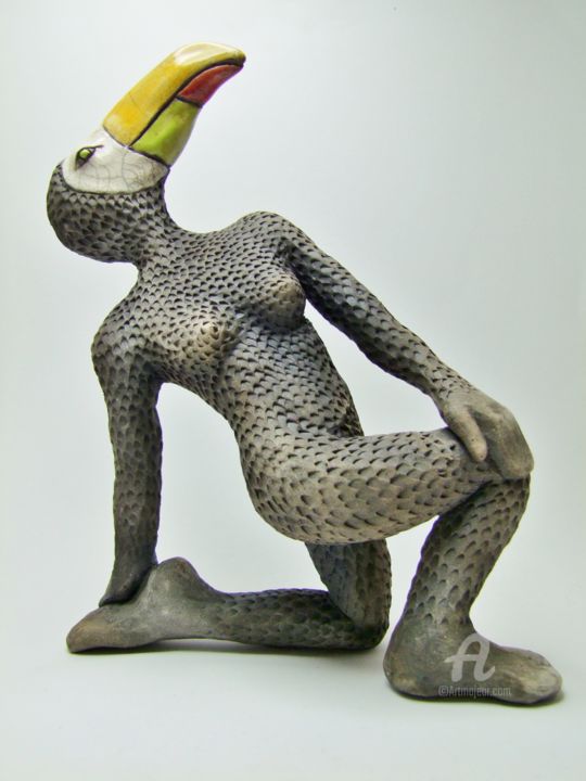 Sculpture titled "Toucan en torsion y…" by Chloé Bercovici, Original Artwork, Ceramics