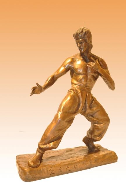 Скульптура под названием "Bruce Lee (Li Xiaol…" - Chong En Cao, Подлинное произведение искусства, Литьё