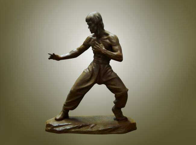 Skulptur mit dem Titel "Bruce Lee, original…" von Chong En Cao, Original-Kunstwerk, Terra cotta