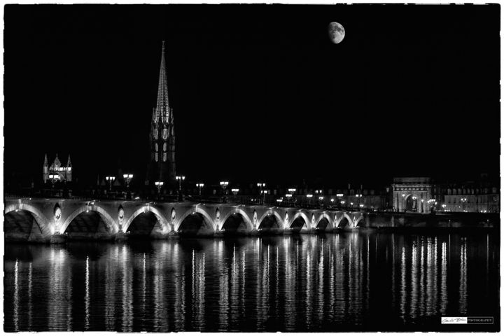 Photographie intitulée "La lune veille sur…" par Gérald Bohic, Œuvre d'art originale,