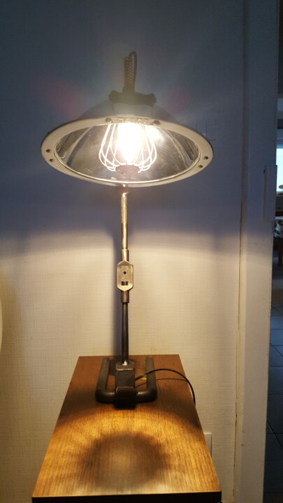 Design / Projektowanie użytkowe zatytułowany „Lampe Écrous” autorstwa Christian Barbance, Oryginalna praca, Metale
