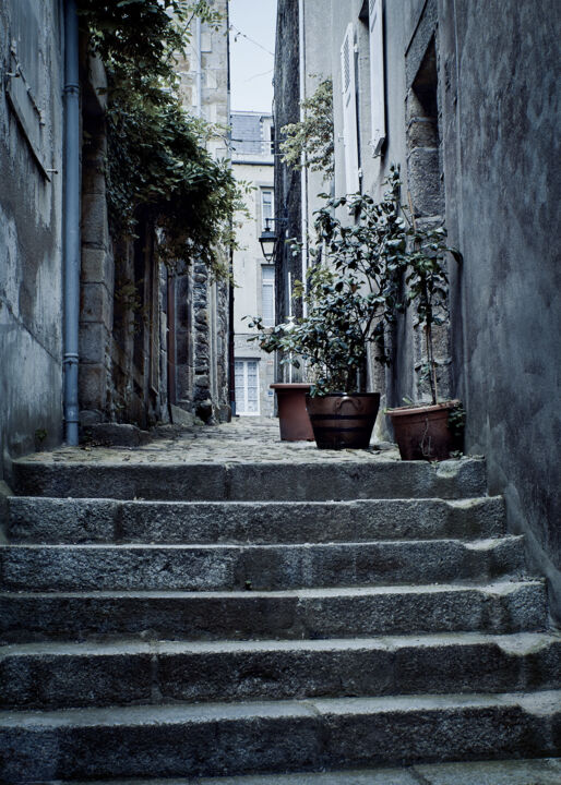 Photography titled "Rue des degrés" by Christian Subtil, Original Artwork, Digital Photography
