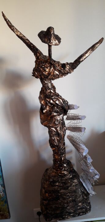 Sculpture titled "DIVA" by Christiane Guerry, Original Artwork, Wood