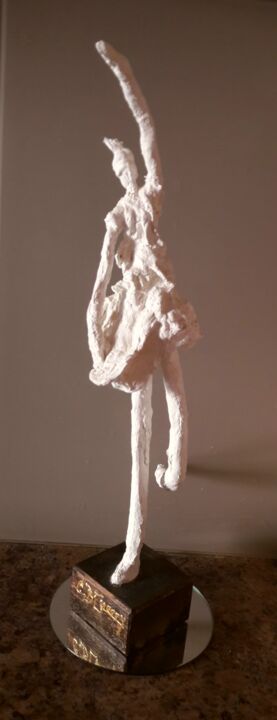 Sculptuur getiteld "DANSEUSE" door Christiane Guerry, Origineel Kunstwerk, Gips