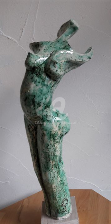 Sculpture titled "LE RAYON VERT" by Christine Dupont, Original Artwork, Ceramics