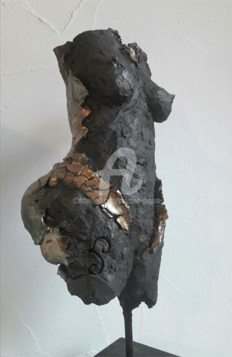 Sculpture titled "Vestige doré" by Christine Dupont, Original Artwork, Terra cotta