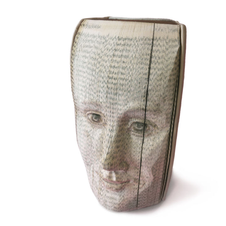 Scultura intitolato "Book face sculpture" da Christine Rozina, Opera d'arte originale, Carta