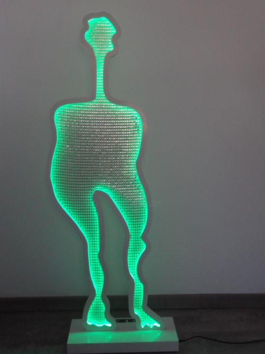 「lumina」というタイトルの彫刻 Kerによって, オリジナルのアートワーク, プラスチック