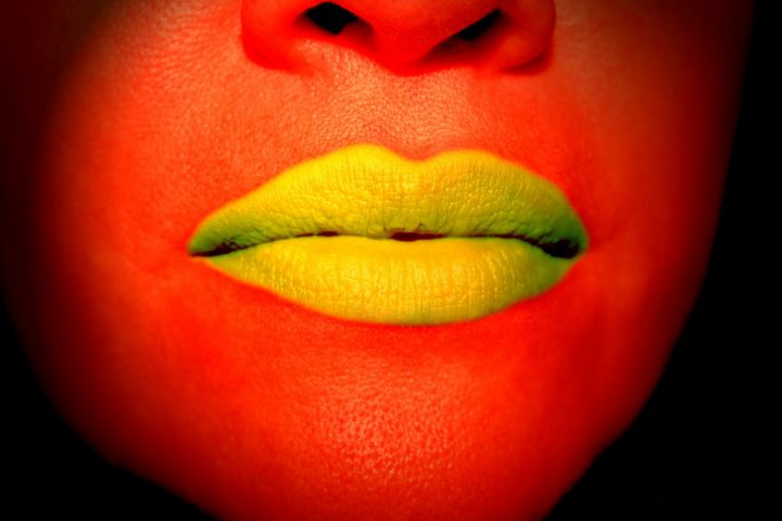 Цифровое искусство под названием "lips-on-orange.jpg" - Christopher Kitchener, Подлинное произведение искусства, 2D Цифровая…