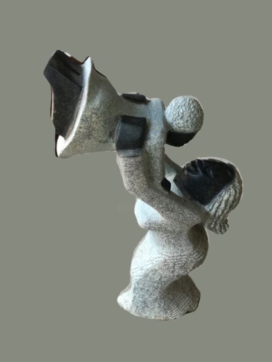 Scultura intitolato "Mother & Baby Playi…" da Christopher Makamba, Opera d'arte originale, Pietra