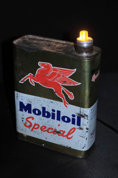 Diseño titulada "Bidon mobiloil" por L’Avant Demain, Obra de arte original, Luminaria