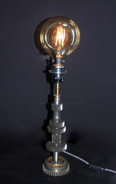 "lampe embrayage" başlıklı Design L’Avant Demain tarafından, Orijinal sanat, Armatür