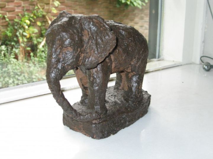 Sculpture titled "Olifant" by Cissymartens, Original Artwork, Ceramics