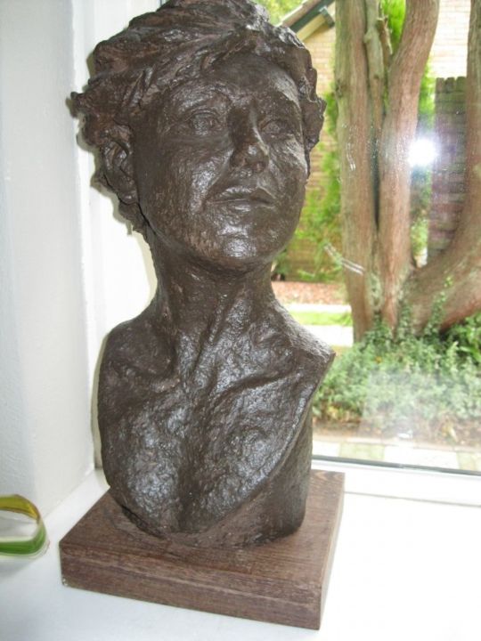 Sculptuur getiteld "Jonge vrouw" door Cissymartens, Origineel Kunstwerk