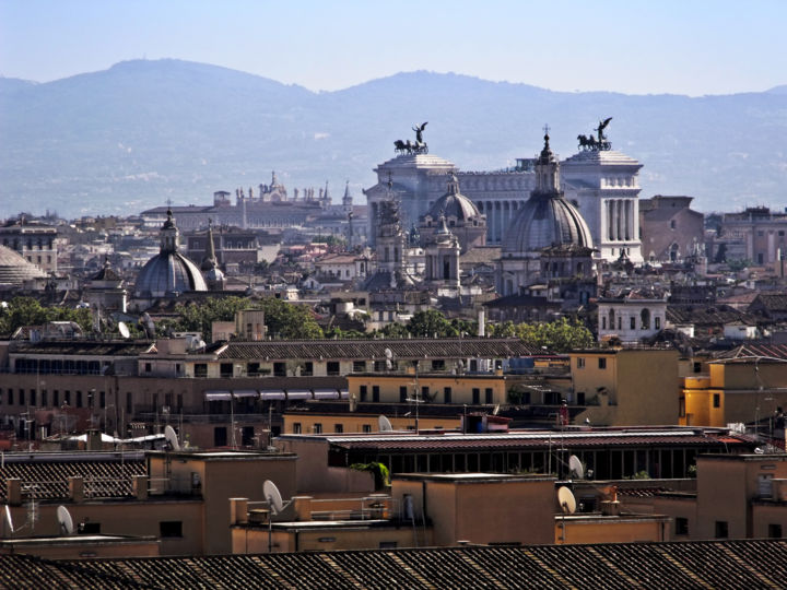 Photographie intitulée "Rooftop view of Rome" par Angie Black, Œuvre d'art originale, Photographie numérique