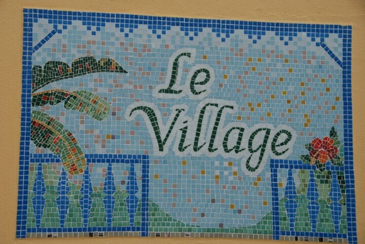 Skulptur mit dem Titel "le village à St Fra…" von Claire Richelme, Original-Kunstwerk