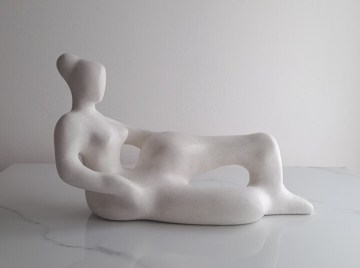 Sculpture intitulée "Woman in Repose" par Clark Camilleri, Œuvre d'art originale, Béton