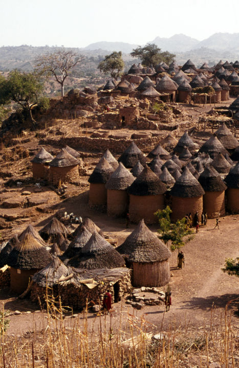 Fotografia intitolato "village Kapsiki.jpg" da Claude Guillemet, Opera d'arte originale, Fotografia non manipolata