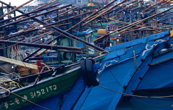 Fotografia intitolato "bateaux de pêche à…" da Claude Guillemet, Opera d'arte originale, Fotografia non manipolata