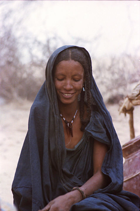 Photographie intitulée "femme-touareg-1" par Claude Grand, Œuvre d'art originale