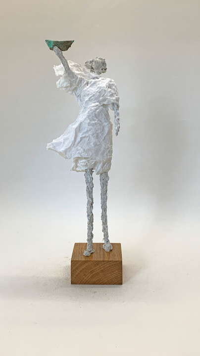 Sculpture titled "Ready for launching" by Claudia König, Original Artwork, Paper maché