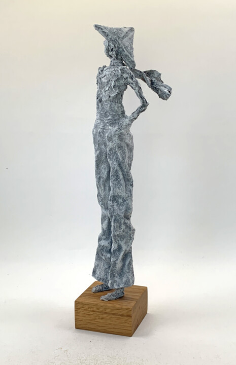 Sculpture titled "Mon Capitaine!" by Claudia König, Original Artwork, Paper