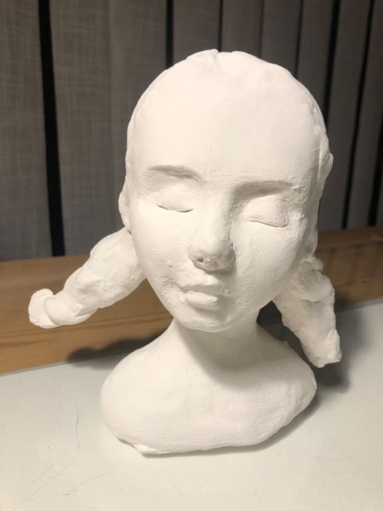 Escultura intitulada "Estrela do Violonce…" por Claudia Marques, Obras de arte originais, Argila