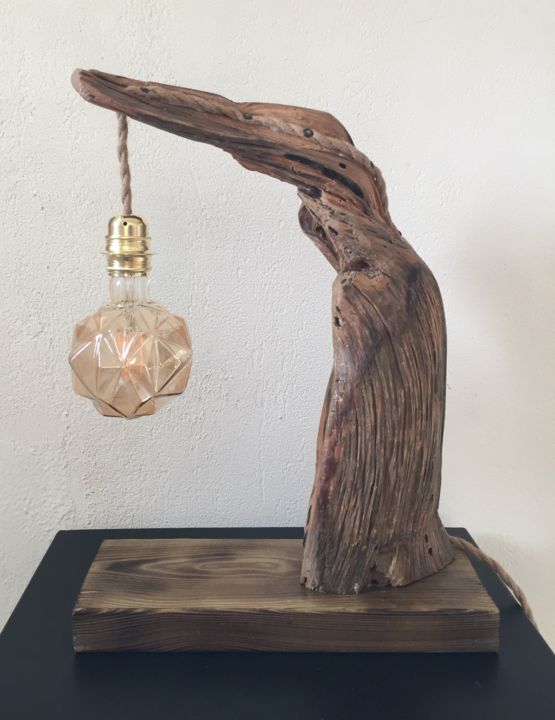 Sculptuur getiteld "lampe 2" door Claudie Thedevuide, Origineel Kunstwerk, Hout