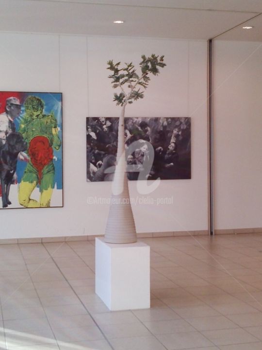 Skulptur mit dem Titel "Arbre en carton" von Teya : Clelia Portal, Original-Kunstwerk, Gemischte Medien