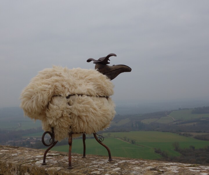 Скульптура под названием "Sheep" - Clive Manuel, Подлинное произведение искусства, Металлы