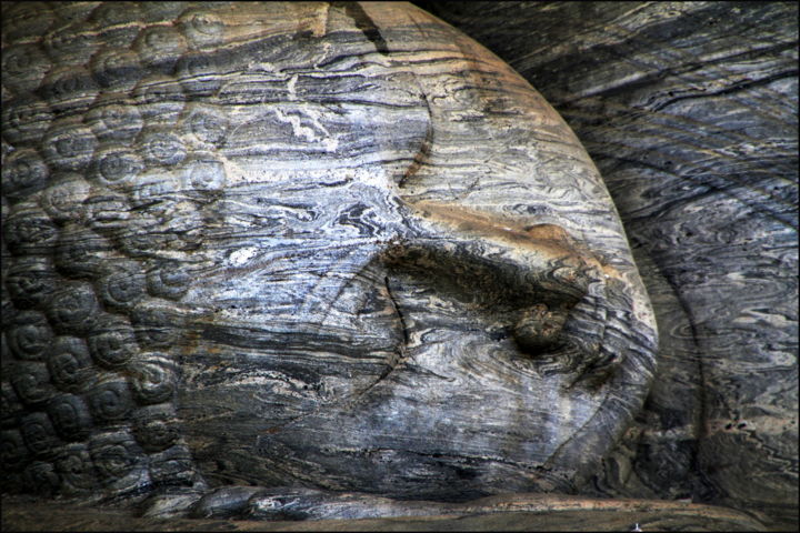 Photographie intitulée "Bouddha couché" par Chupalia, Œuvre d'art originale